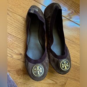 NIB Tory Burch Caroline 2-SOHO Lux Suede/Elastic ballet flats Mocha Melange 10.5